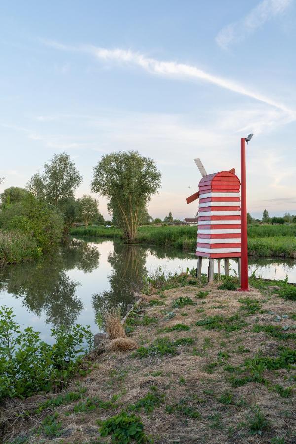Le Moulin Rouge Clairmarais Gite "Le Grebe"" Eksteriør billede